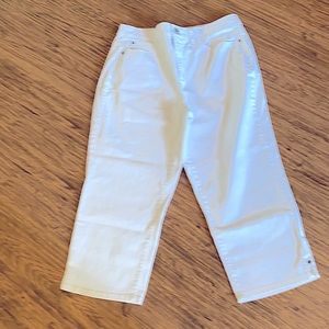 Christopher & banks NWOT white capris